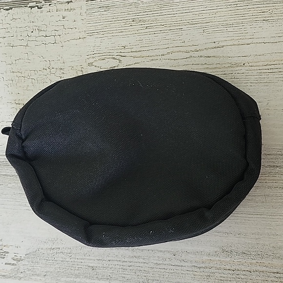 Beats black foldable zipup headphones case with inside pouch CASE ONLY - Picture 2 of 3